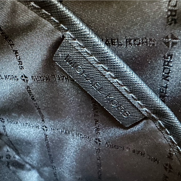 Michael Kors Black Jet Set Large Saffiano Leather Crossbody Bag - Picture 9 of 12